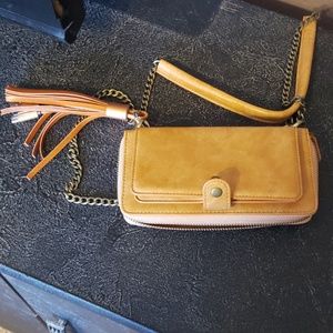 Mahalo wristlet w phone case and charger